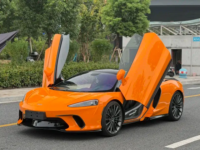 Фотография автомобиля — McLaren GT