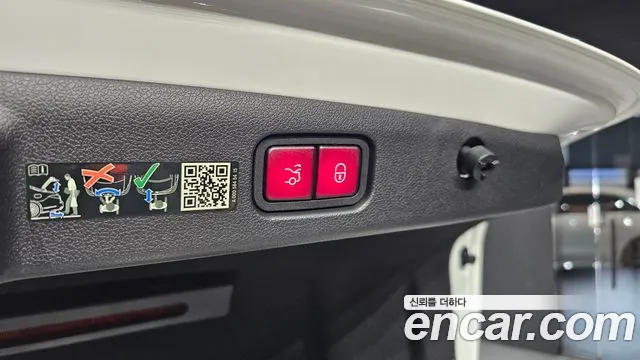 Mercedes-Benz E-Class — Фото автомобиля 20