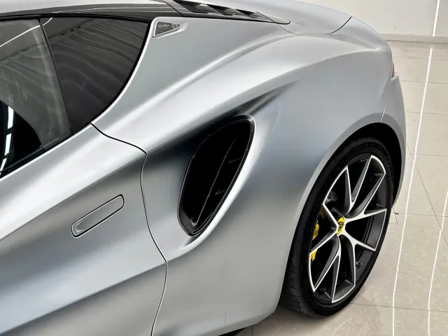 Lotus Emira — Фото автомобиля 6