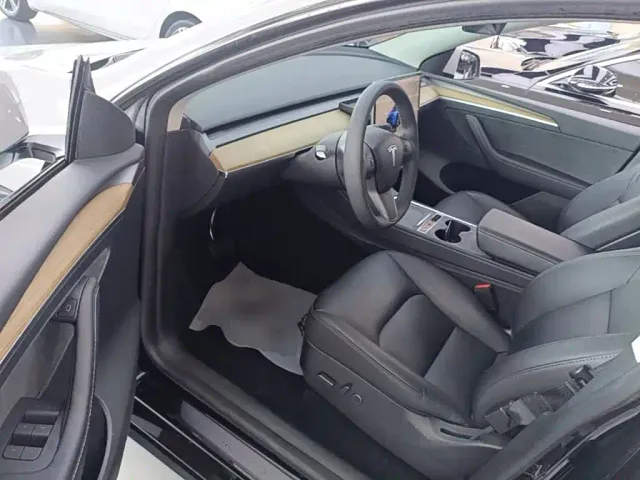 Tesla Model Y — Фото автомобиля 15