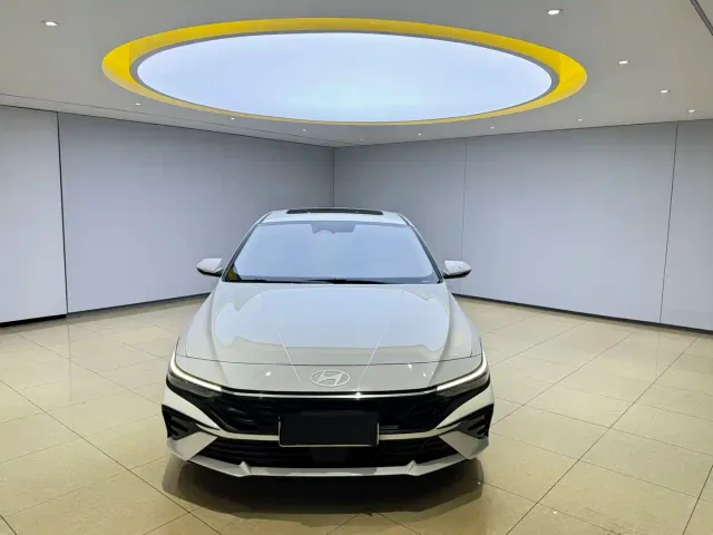 Hyundai Elantra — Фото автомобиля 2