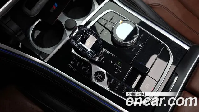 BMW 8 Series G15 — Фото автомобиля 12