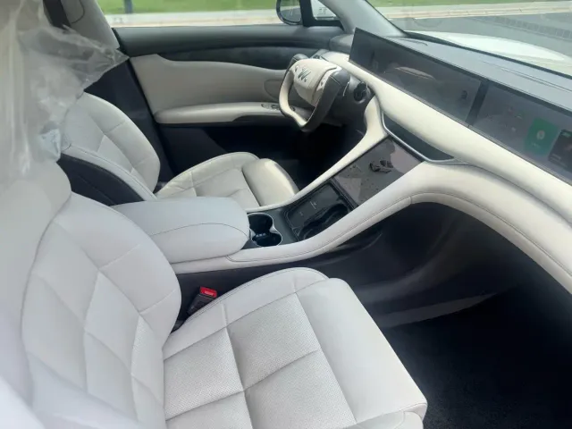 IM Motors LS6 — Фото автомобиля 12