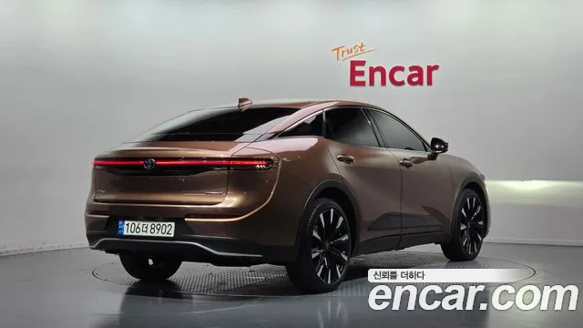 Toyota Crown — Фото автомобиля 2