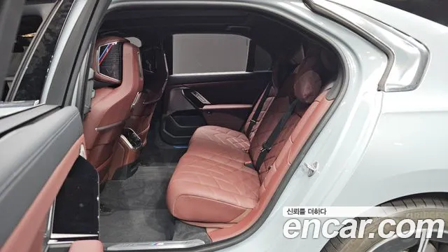 BMW 7-Series — Фото автомобиля 25