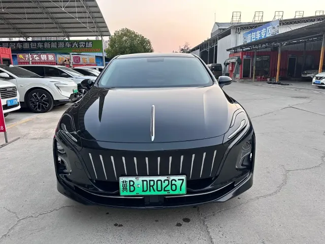 Hongqi E-QM5 — Фото автомобиля 2