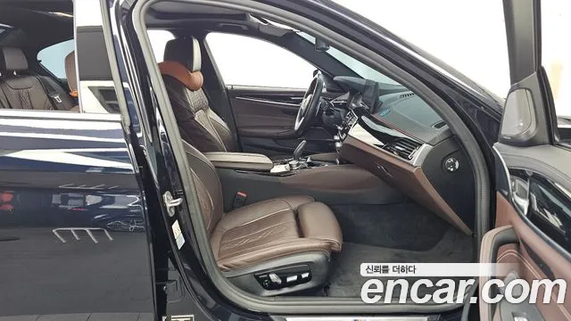 BMW 5 Series G30 — Фото автомобиля 11