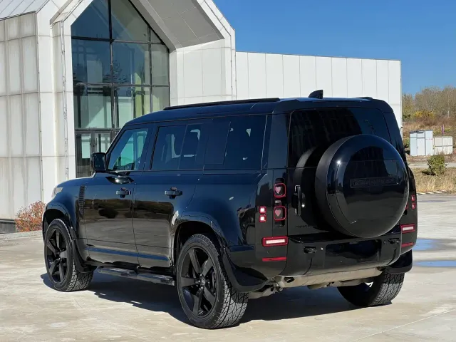 Land Rover Defender — Фото автомобиля 7