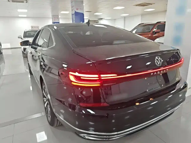 Volkswagen Passat — Фото автомобиля 4