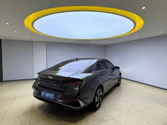 Hyundai Elantra — Фото автомобиля 4
