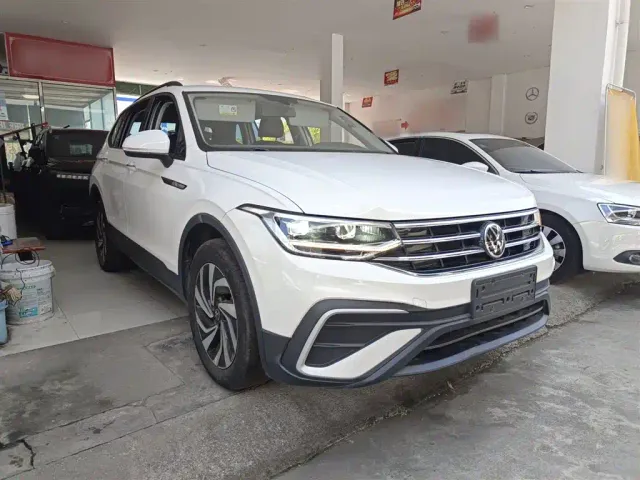 Volkswagen Tiguan L — Фото автомобиля 21