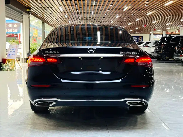 Mercedes-Benz E-Class — Фото автомобиля 17