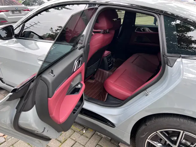 BMW i4 — Фото автомобиля 10