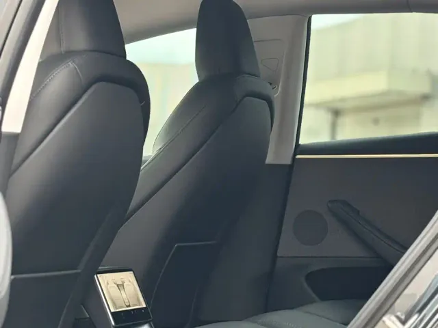 Tesla Model 3 — Фото автомобиля 6