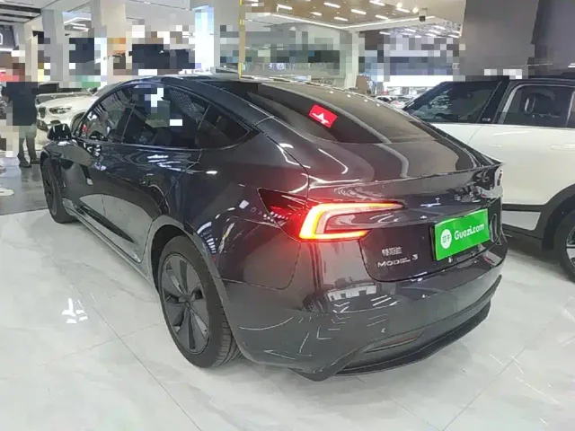 Tesla Model 3 — Фото автомобиля 4
