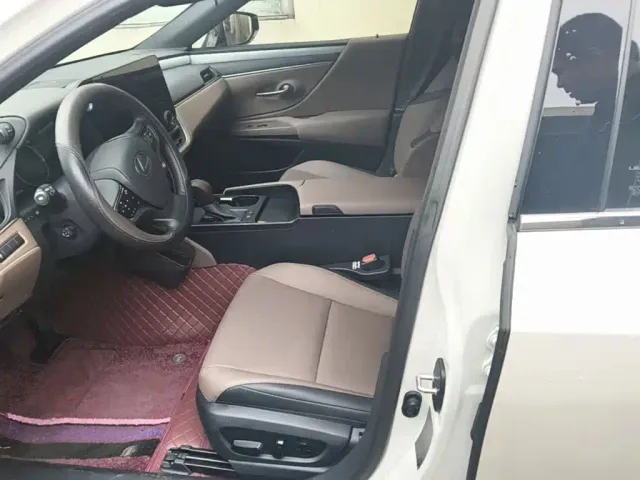 Lexus ES — Фото автомобиля 14