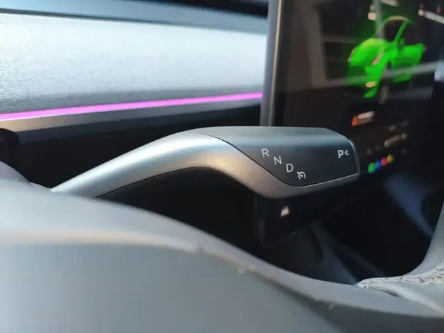 Tesla Model Y — Фото автомобиля 13