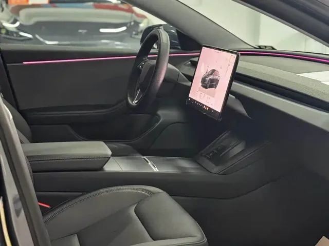 Tesla Model 3 — Фото автомобиля 6