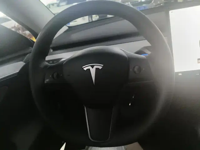 Tesla Model Y — Фото автомобиля 15
