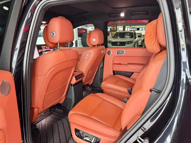 Li Auto L8 — Фото автомобиля 4