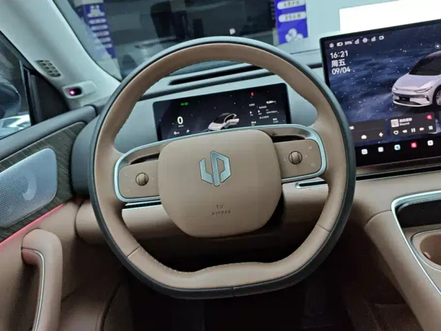 Leapmotor C11 — Фото автомобиля 15