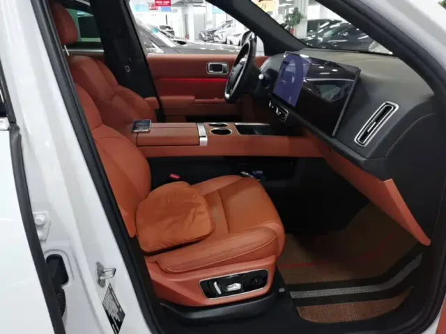 Li Auto L7 — Фото автомобиля 19