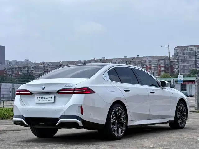 BMW 5 Series — Фото автомобиля 11
