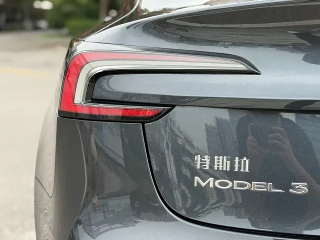 Tesla Model 3 — Фото автомобиля 10