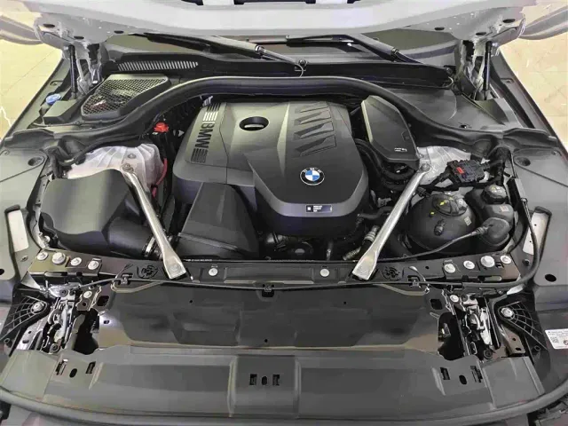 BMW 5 Series — Фото автомобиля 12