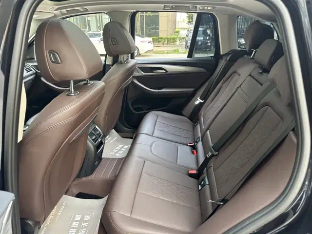 BMW iX3 — Фото автомобиля 7
