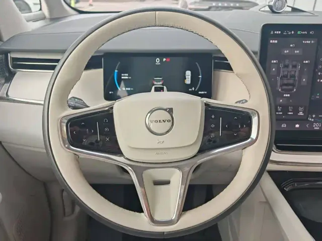 Volvo EM90 — Фото автомобиля 12