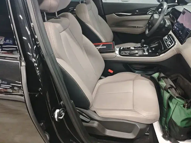 Geely Boyue L — Фото автомобиля 24