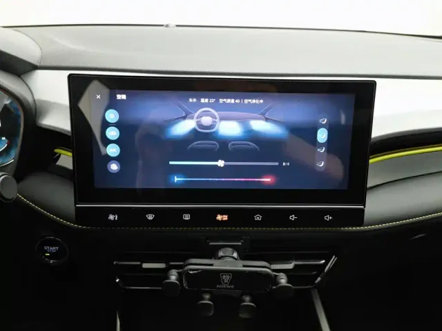 Roewe i5 — Фото автомобиля 12