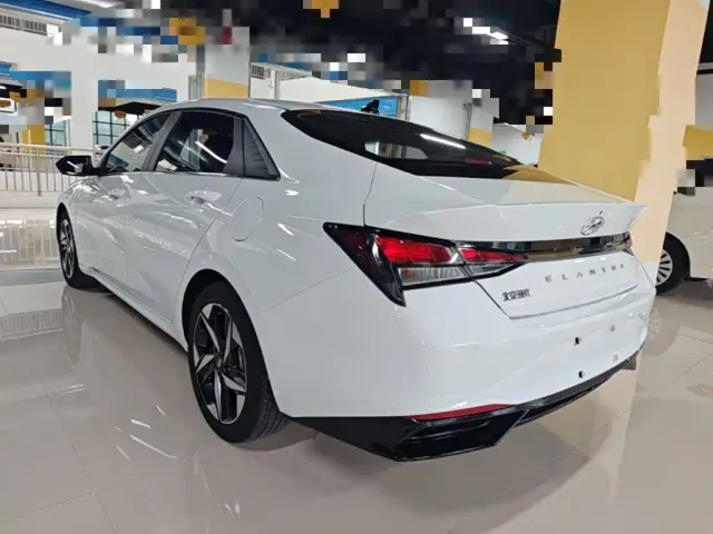Hyundai Elantra — Фото автомобиля 4