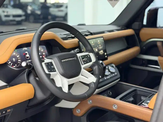 Land Rover Defender — Фото автомобиля 26