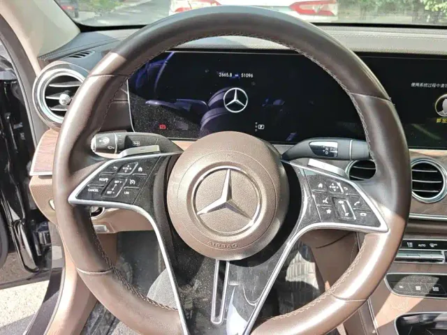 Mercedes-Benz E-Class — Фото автомобиля 15