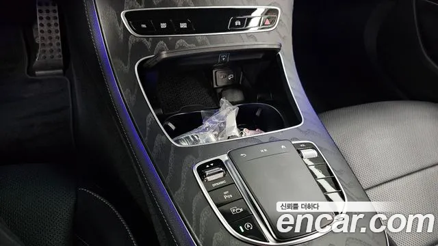 Mercedes-Benz E-Class — Фото автомобиля 24