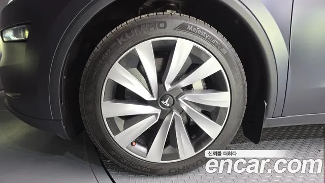 Tesla Model Y — Фото автомобиля 5