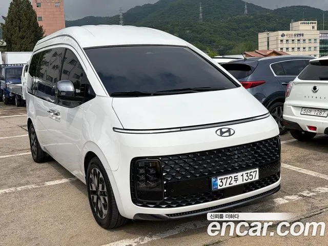 Hyundai Staria Staria 4WD Lounge 9 мест — Фото автомобиля 3