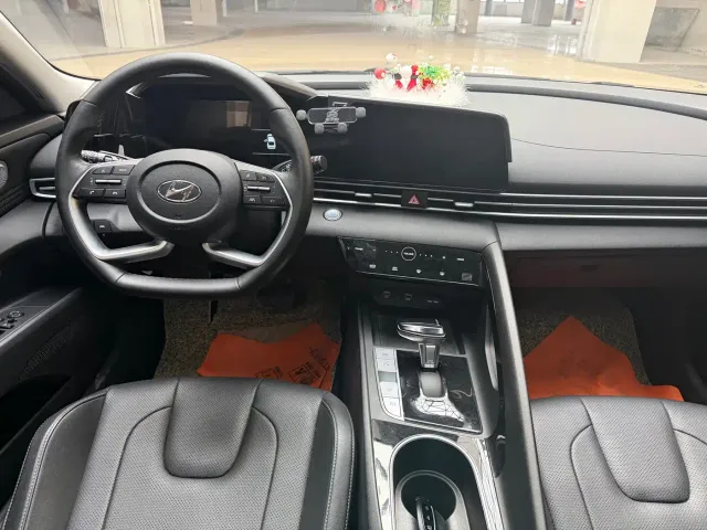 Hyundai Elantra — Фото автомобиля 8