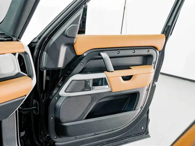 Land Rover Defender — Фото автомобиля 20