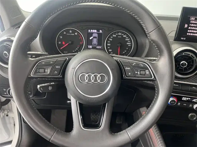 Audi Q2L — Фото автомобиля 11
