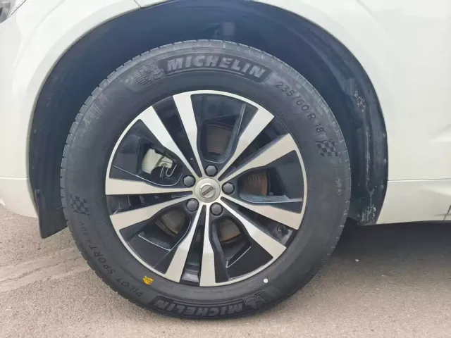 Volvo XC60 — Фото автомобиля 5