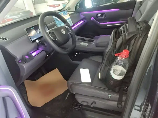 Leapmotor C10 — Фото автомобиля 14