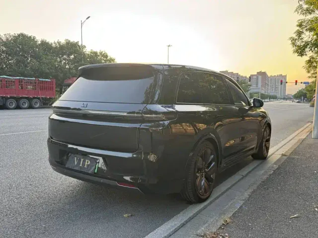 Li Auto L8 — Фото автомобиля 8