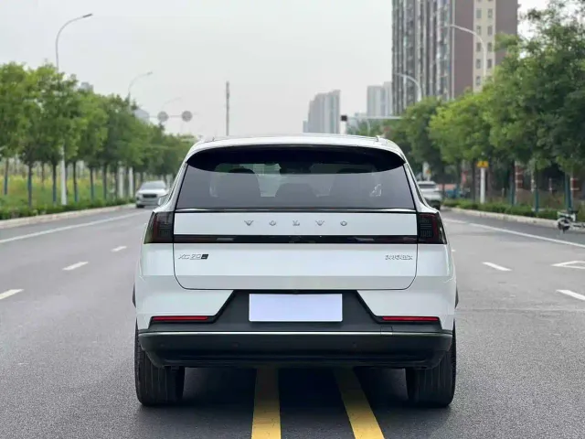 Volvo XC70 Plug-in Hybrid — Фото автомобиля 8