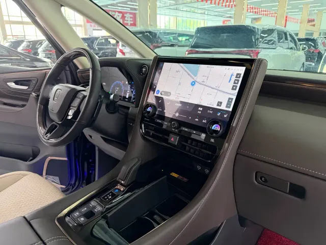 Toyota Vellfire — Фото автомобиля 13