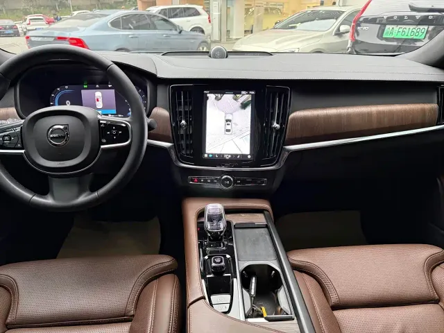 Volvo S90 — Фото автомобиля 17