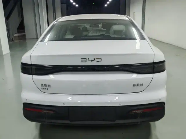 BYD Seal 05 DM-i — Фото автомобиля 5