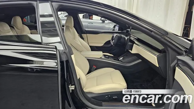 Tesla Model S — Фото автомобиля 11